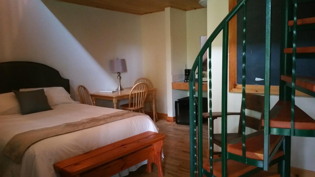 Lenroot Lodge Seeley 外观 照片