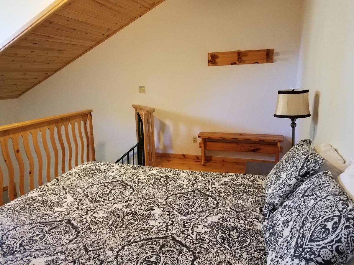Lenroot Lodge Seeley 外观 照片